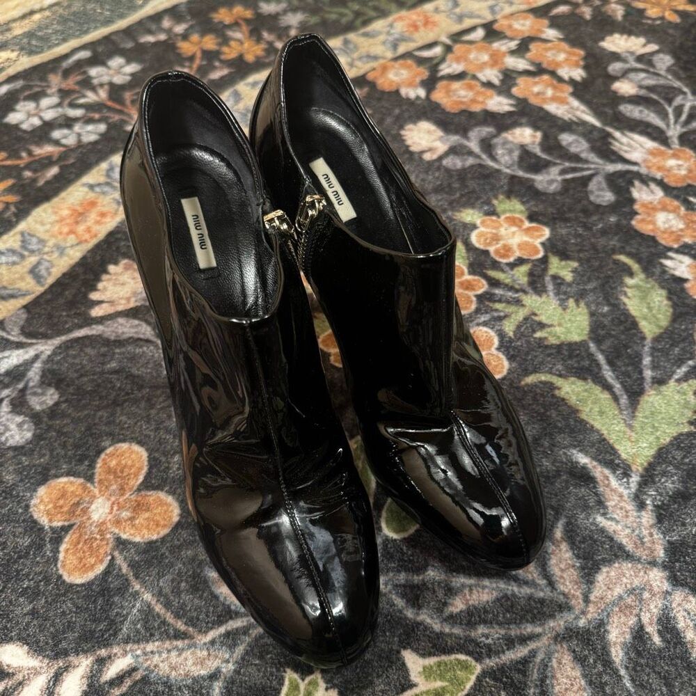 Miu Miu Womens Patent Leather Side Zip Stiletto Heel Ankle Booties Black Size 38